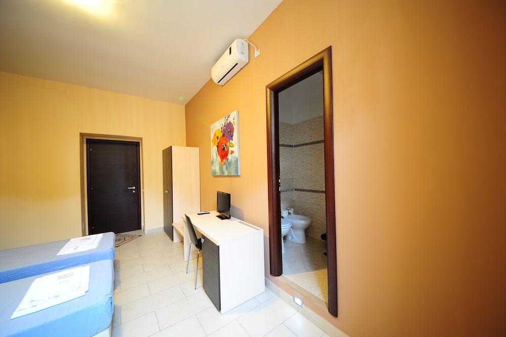 Classic Triple Room photo 2