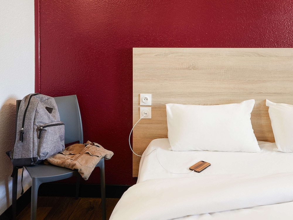 Classic Double Room, 2 Twin Beds, Shared Bathroom (Sidecar)
