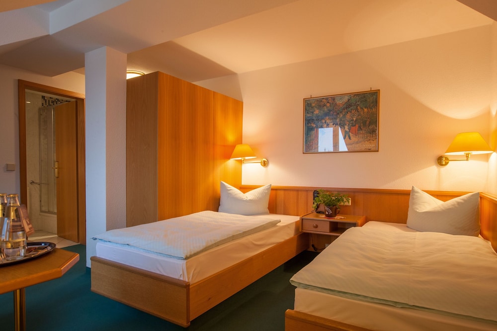 Economy Double Room photo 3