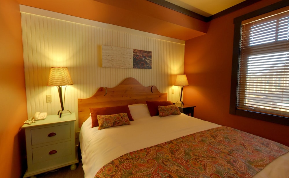 1 BEDROOM 1 KING SUITE GROUND FLR photo 3