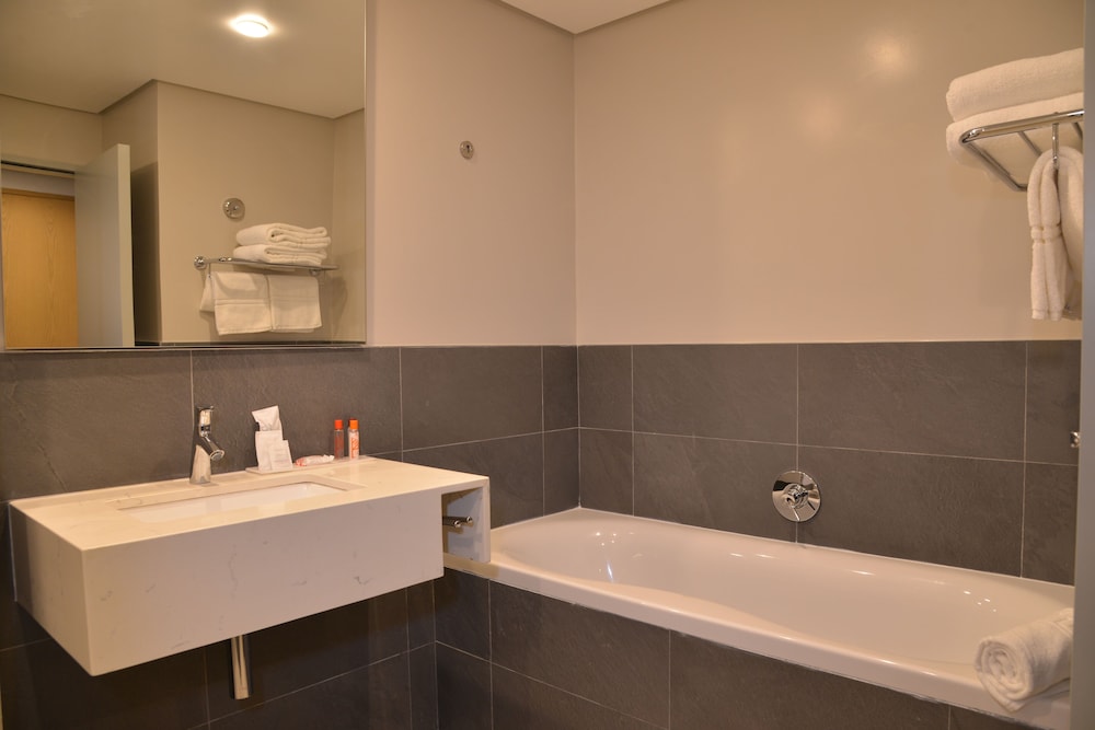 Twin Room, Non Smoking - Photo 5