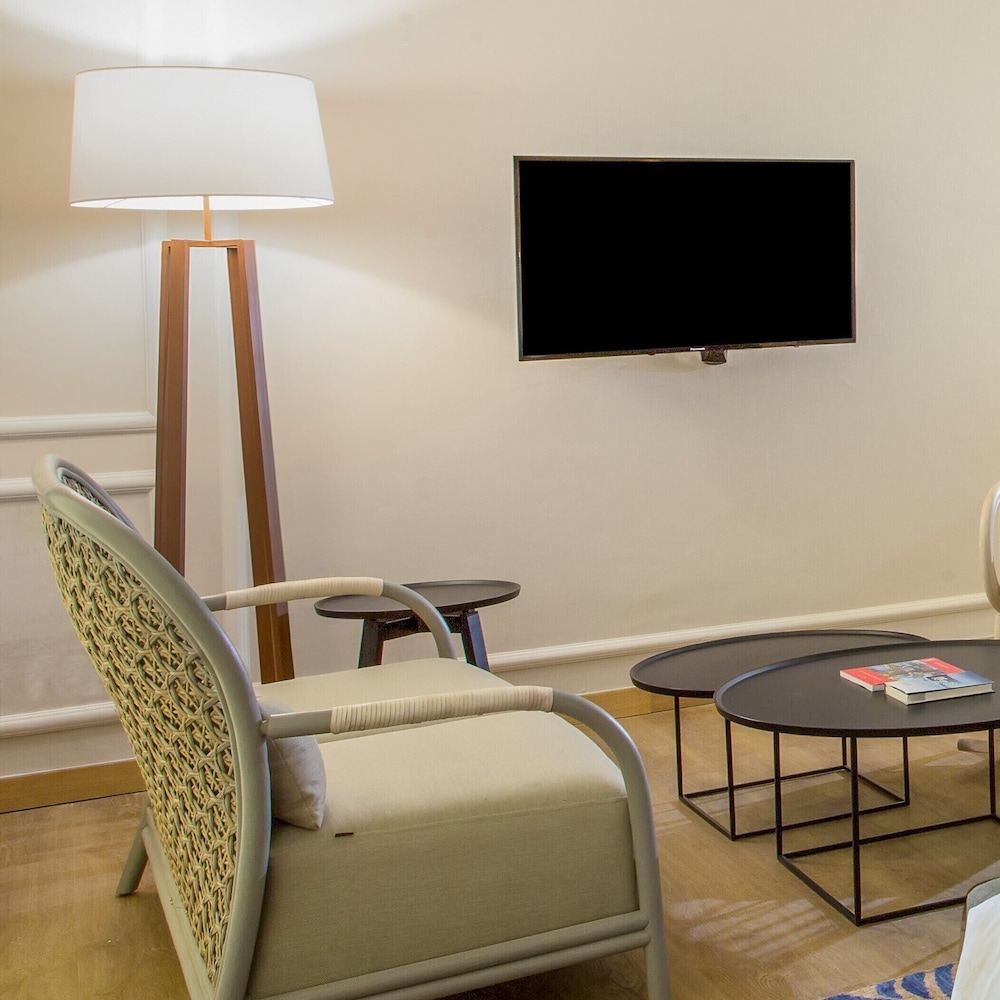 Grand Deluxe King (Tower 2) photo 3
