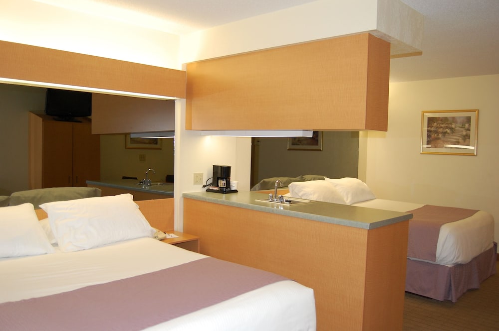 Studio Suite, 2 Queen Beds, Non Smoking - Photo 2