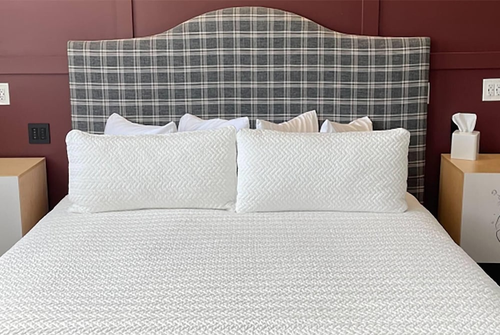 Deluxe Room, 1 King Bed, Non Smoking photo 1