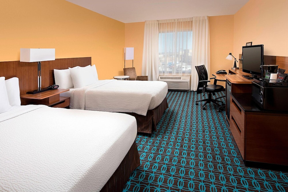 Suite, Multiple Beds (Mobility/Hearing Accessible, Tub)