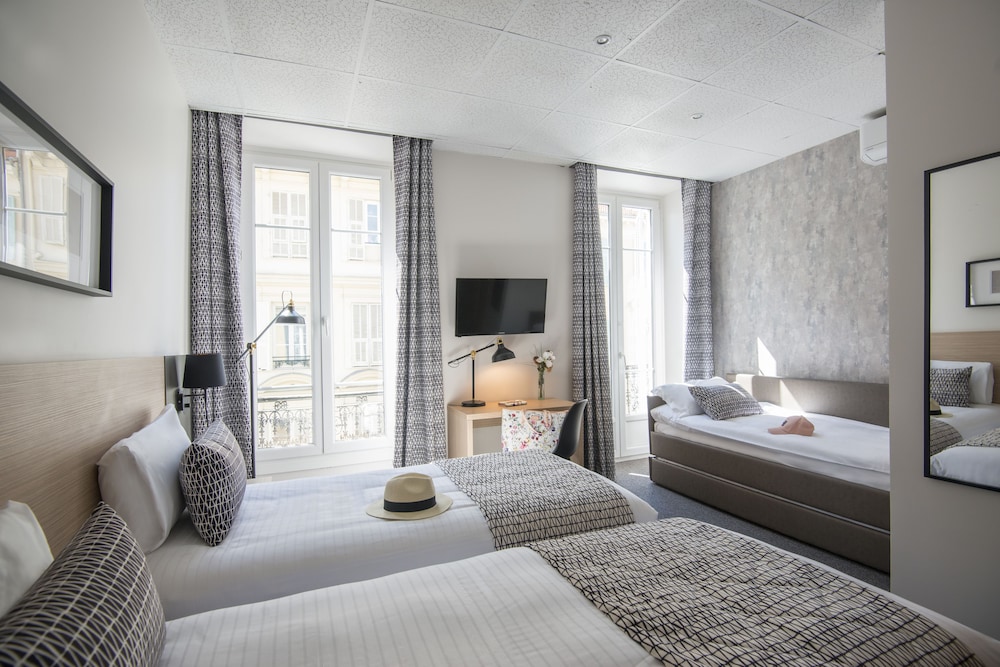 Double Room - Photo 8