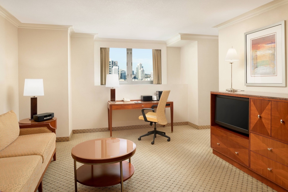 Suite, 1 Bedroom - Photo 2