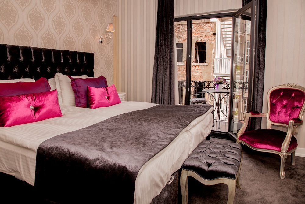 Deluxe Double or Twin Room, Balcony photo 1