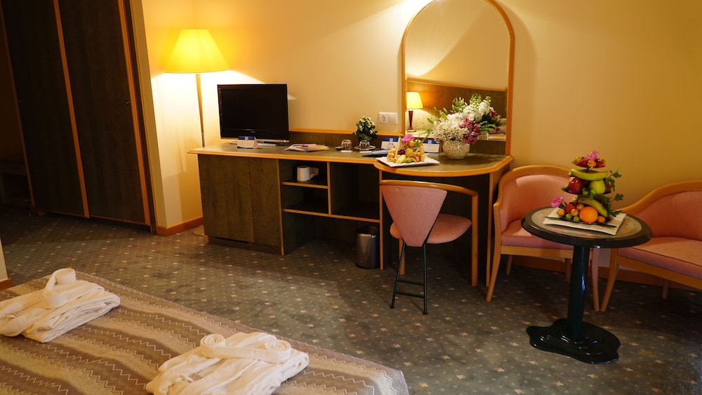Grand Room, Garden View photo 3