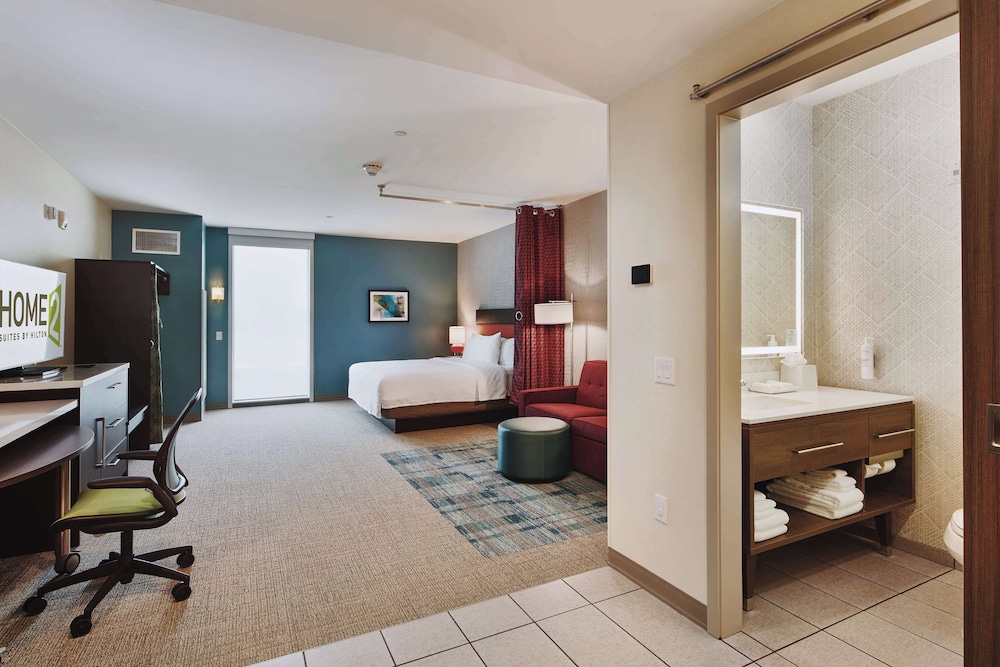 Studio Suite, 1 King Bed, Accessible, Bathtub - Photo 3