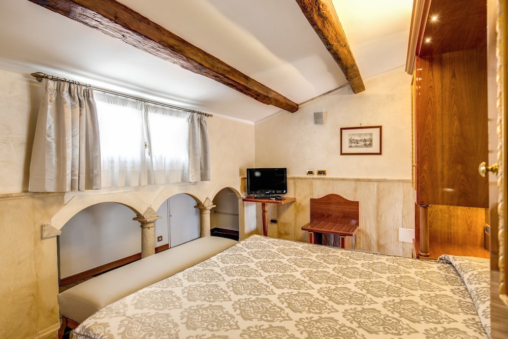Classic Single Room