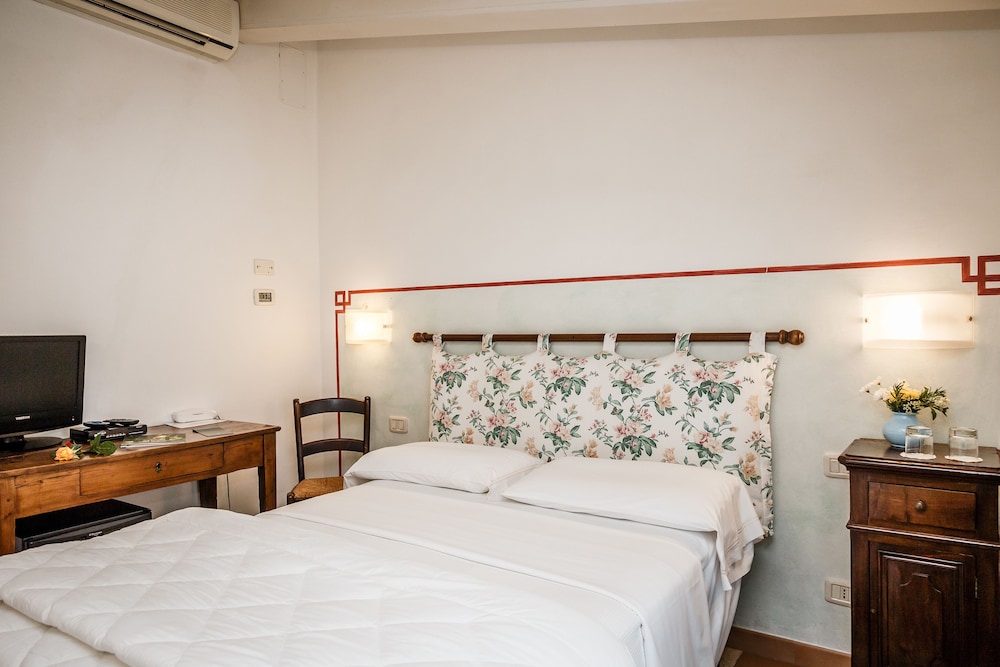 Economy Double Room Single Use, 1 Bedroom photo 3