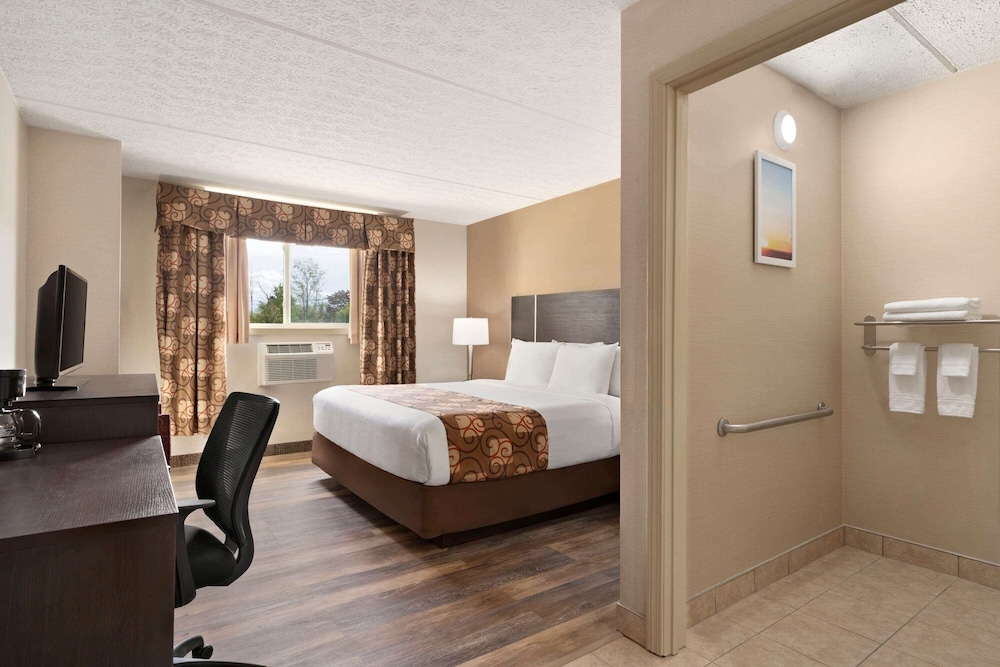 Standard Room, 1 King Bed, Accessible - Photo 1