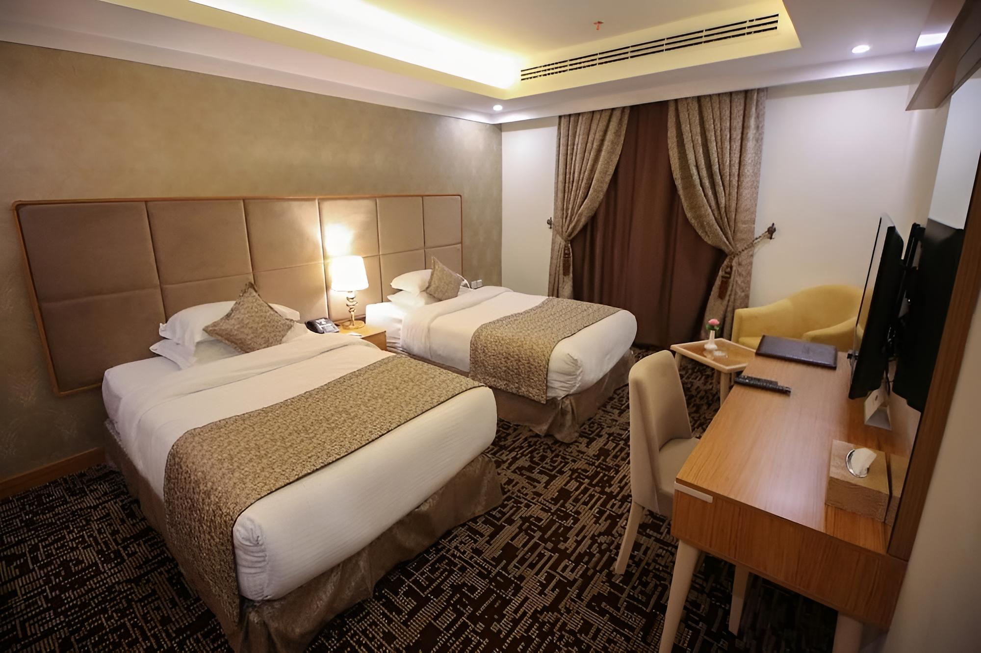 Economy Twin Room, City View photo 3