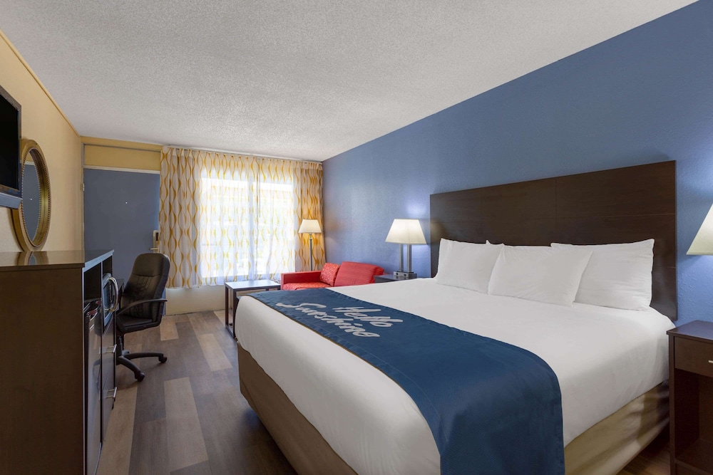 Standard Room, 1 King Bed - Photo 3