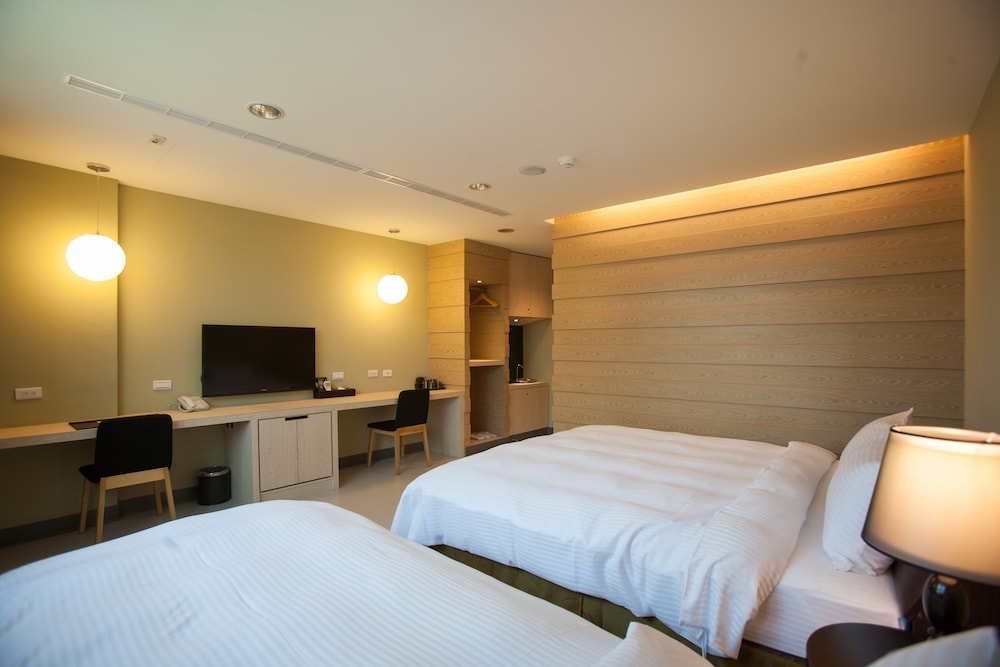 Family Quadruple Room, 2 Queen Beds, Non Smoking photo 1