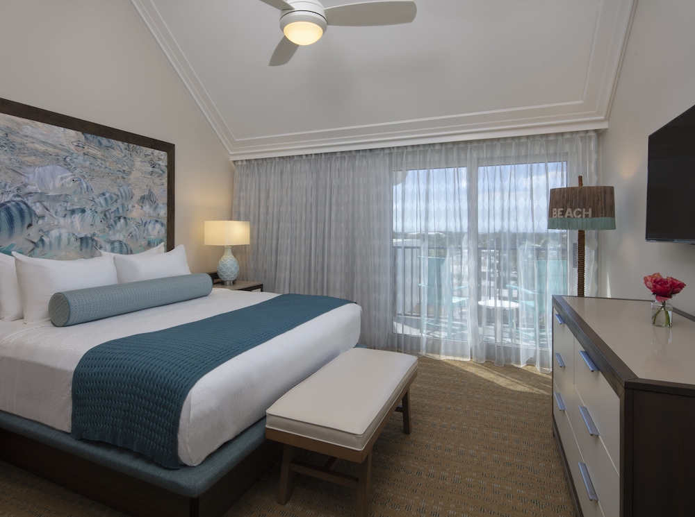 Suite, 1 King Bed with Sofa bed, Accessible, Partial Ocean View photo 2