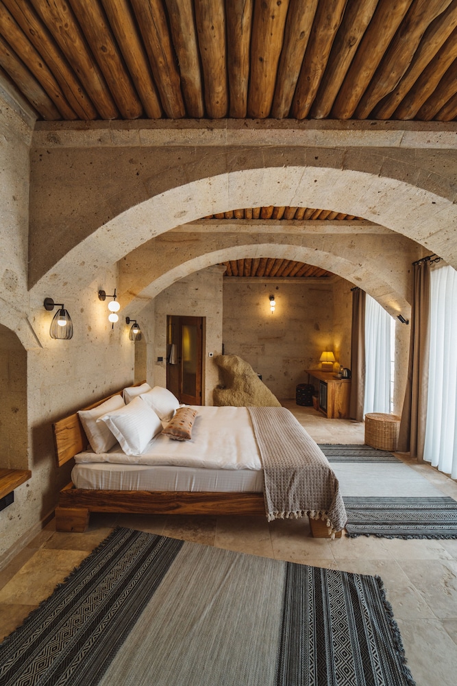Deluxe Suite - Photo 12