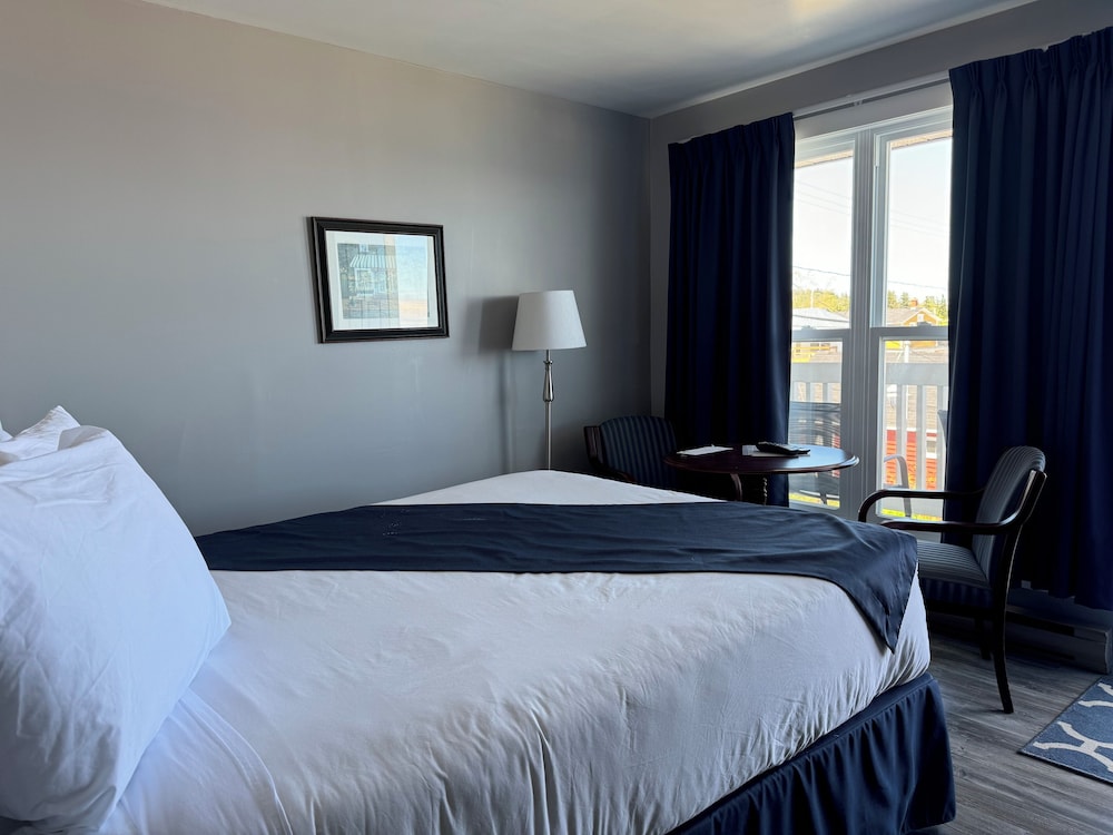 Standard Room, 1 Queen Bed, Beachside photo 3