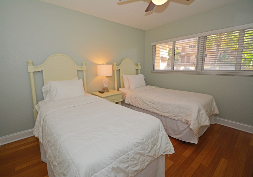 Condo, 2 Bedrooms, Kitchen photo 2
