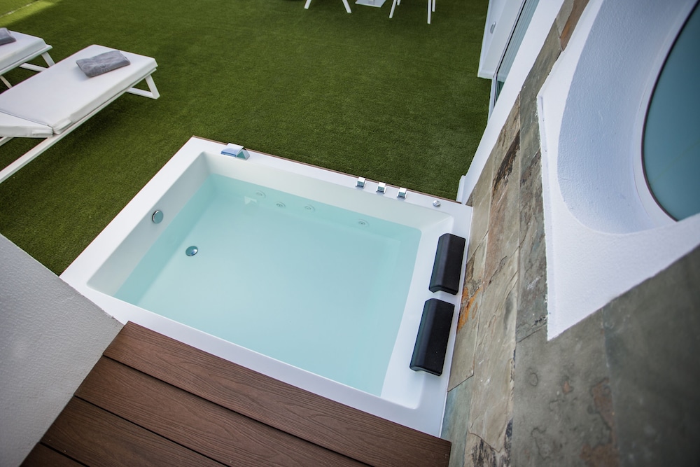 Premium Apartment, Hot Tub, Partial Ocean View (Royal / 2 Adults) - Photo 13