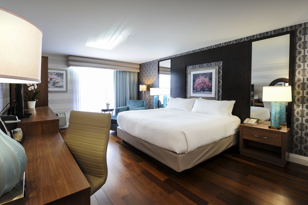 Standard Room, 1 King Bed (Walk-In Shower)