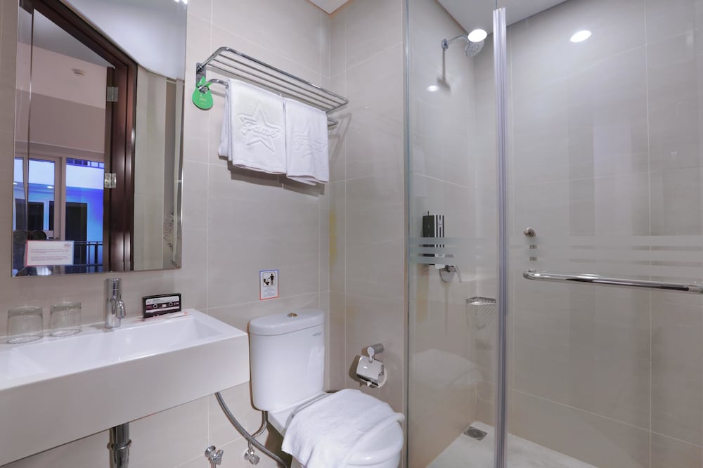 Superior Double Room, 1 Queen Bed, Balcony, Pool View photo 2