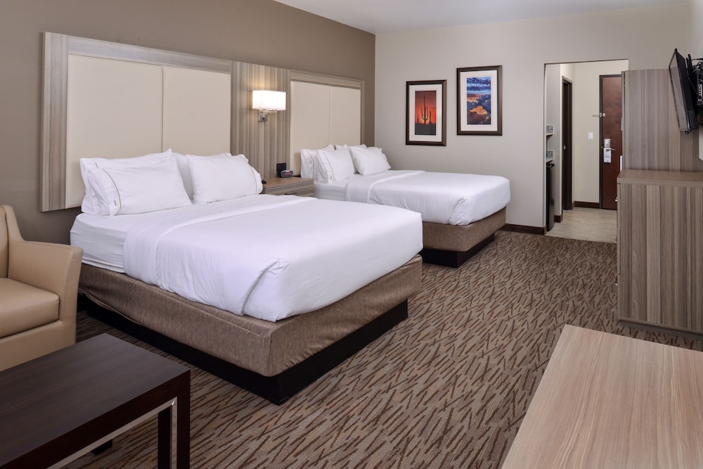 Room, 2 Queen Beds, Roll-in Shower (Communications, Mobility) photo 2