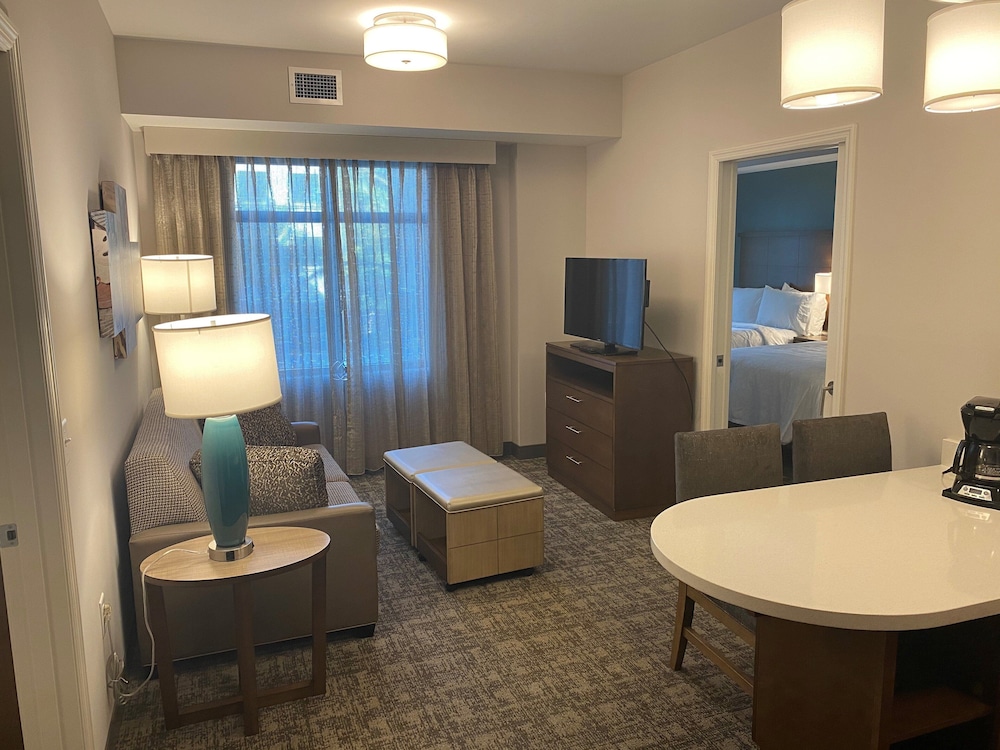Suite, 2 Bedrooms, Kitchen, Pool View - Photo 1