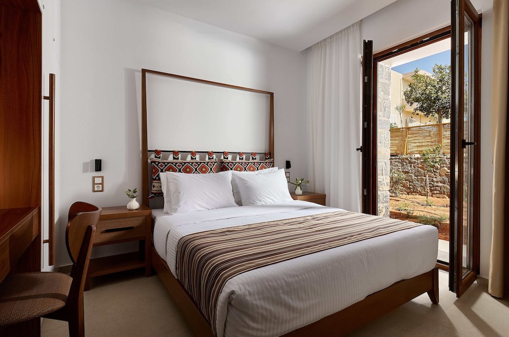 Two Bedroom Suite with Private Pool and Garden - Photo 9