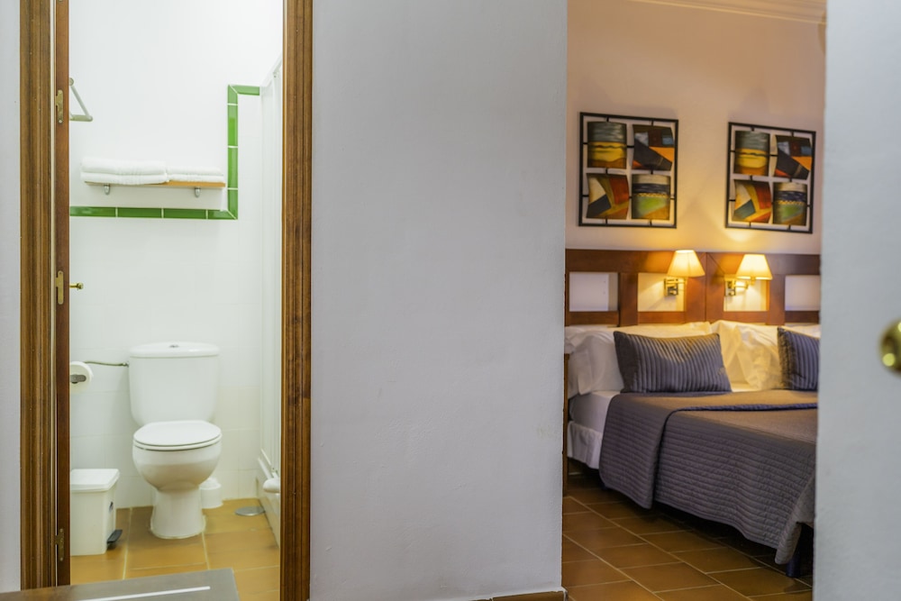 Double Room Single Use - Photo 1
