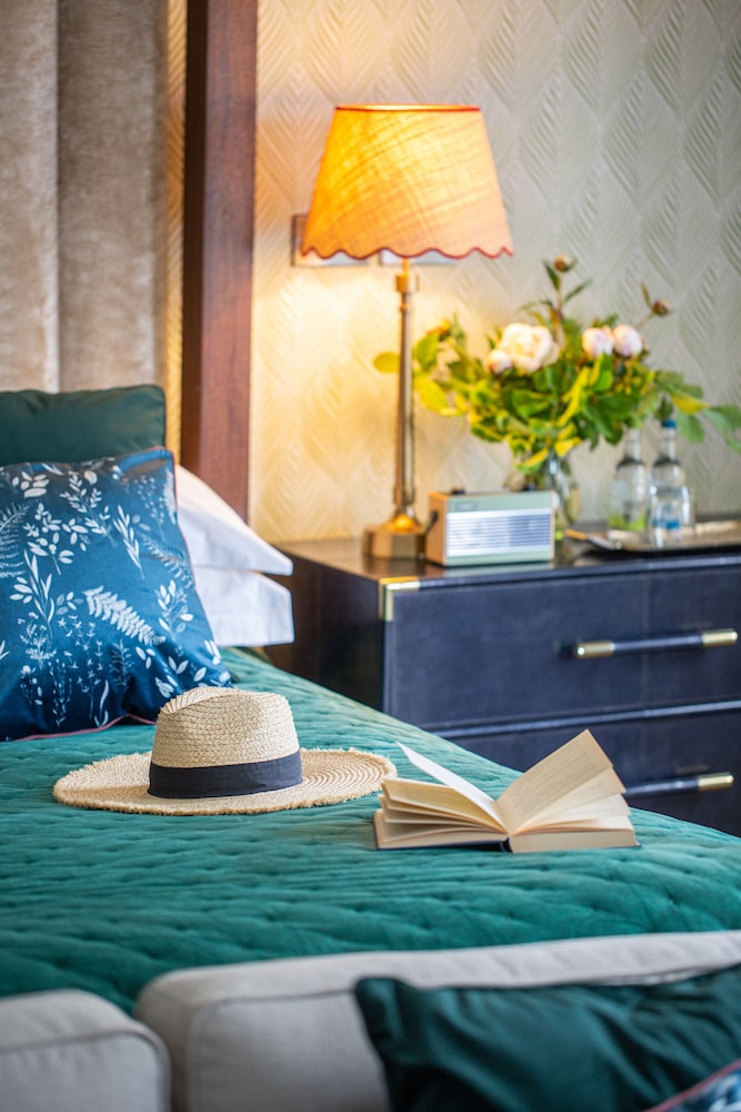 Luxury Suite (Four Poster Bed) - Photo 3