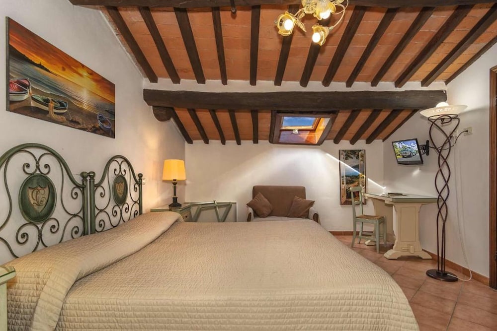 Classic Double Room, No Windows (Mansard Roof)