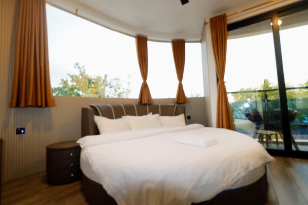 Honeymoon Room photo 2