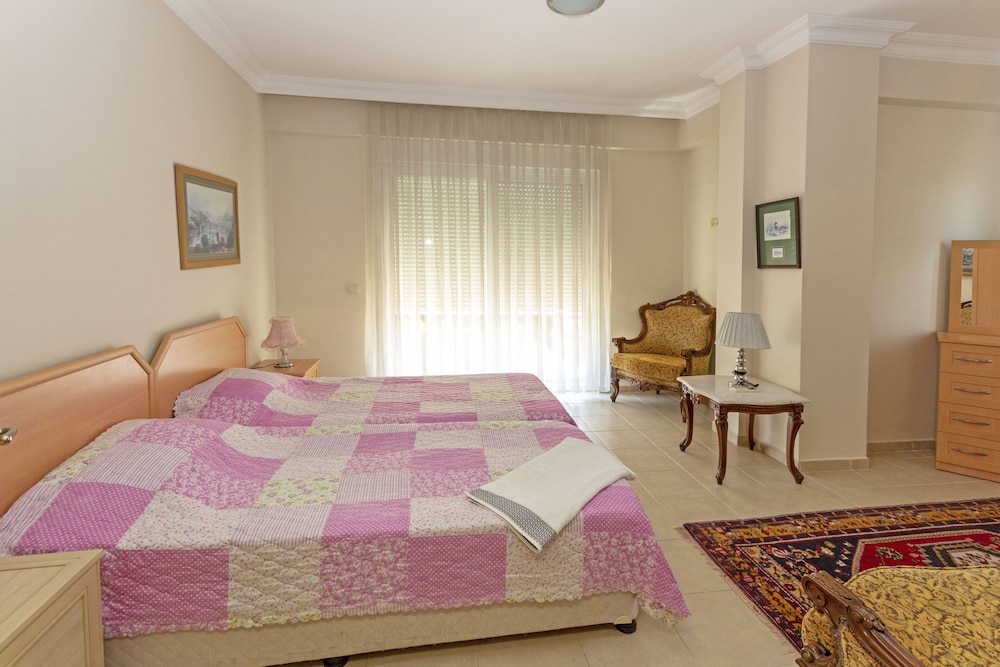 Villa photo 2