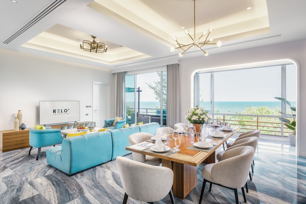 Utmost Executive Suite Seaview
