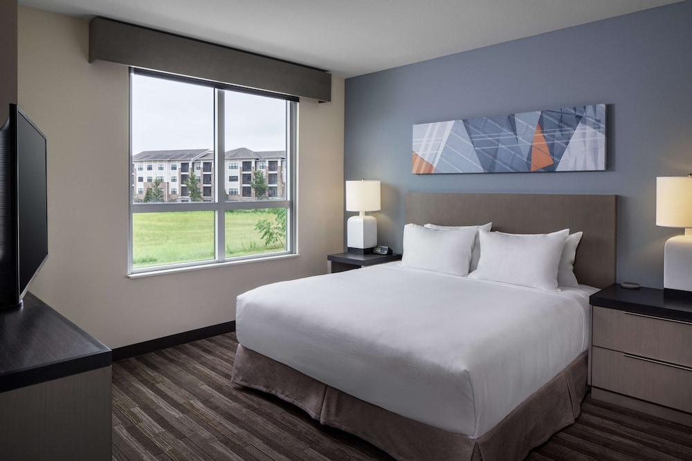 Den Room, King Bed photo 2