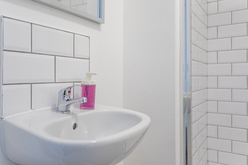 Standard Double Room, 1 Double Bed, Non Smoking, Ensuite - Photo 11
