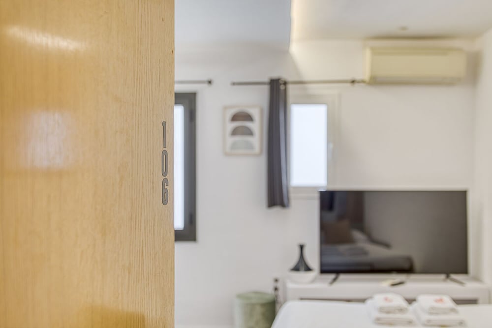 Basic Studio Suite, Non Smoking, City View photo 2