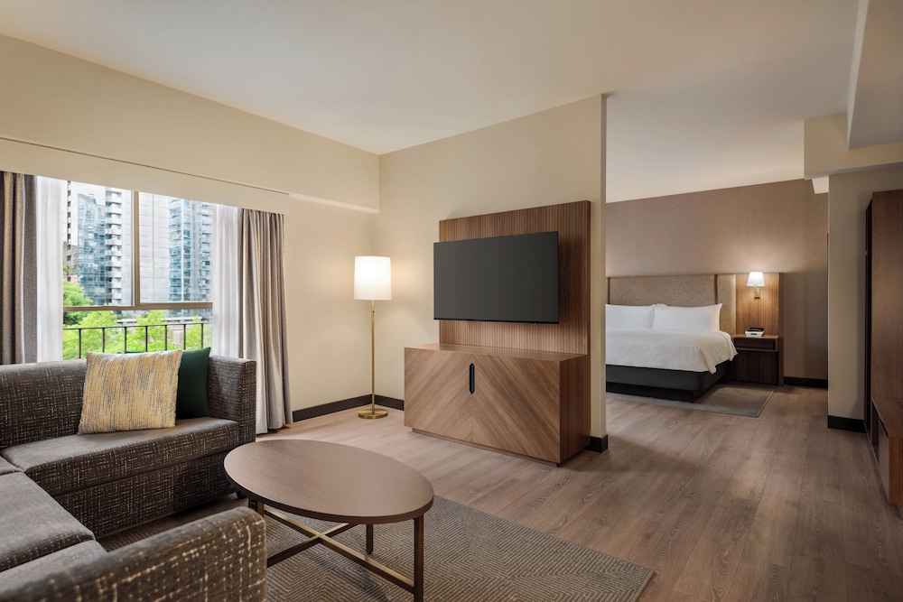 Suite, 1 King Bed - Photo 2