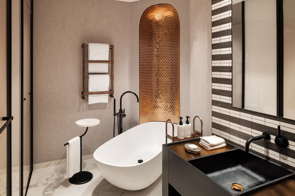 Signature Suite, Multiple Beds - Photo 8
