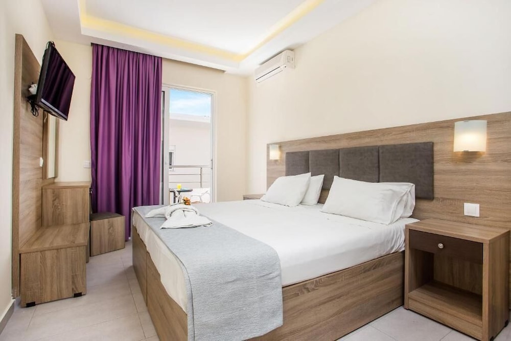 Suite with Private Swimming Pool