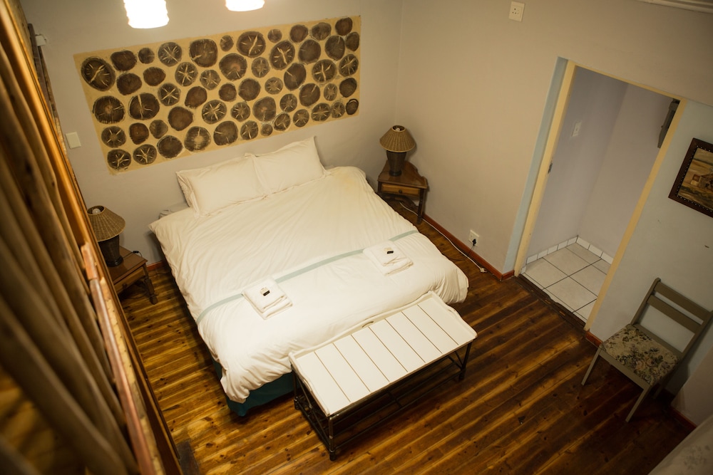 House, 6 Bedrooms photo 1