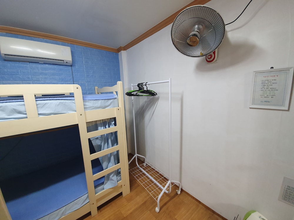 Basic Shared Dormitory, Men only (8 people) photo 2