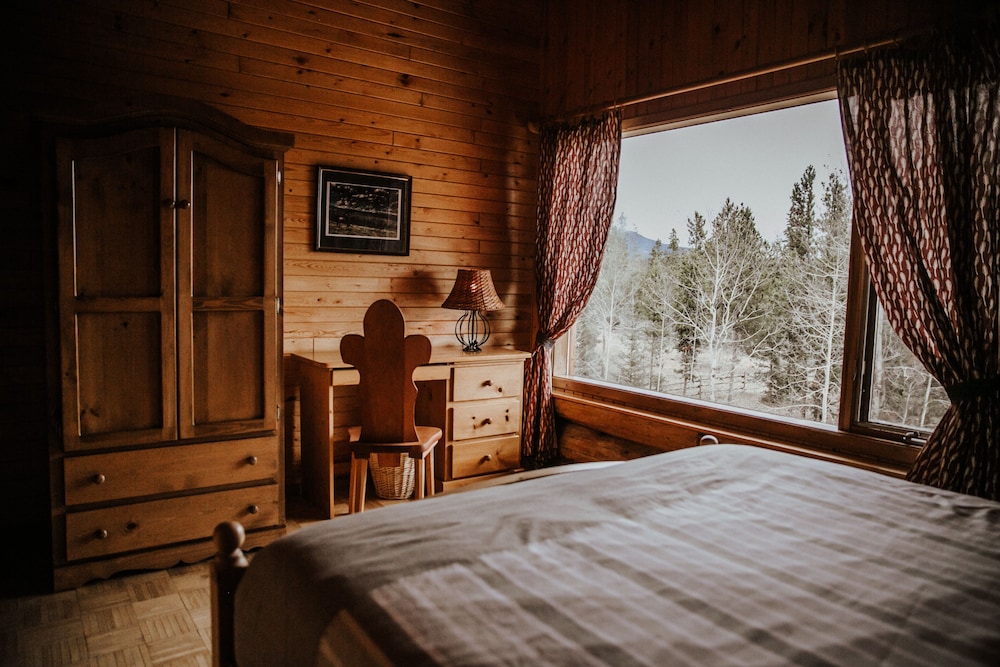 Standard Double Room, 1 Queen Bed, Non Smoking, Hill View photo 1