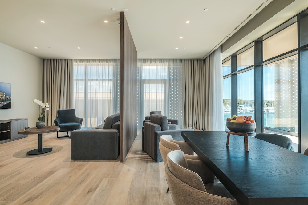 Deluxe Studio Suite