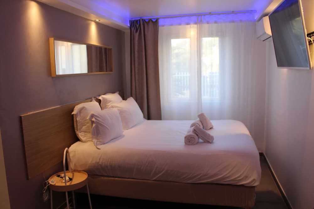 Deluxe Room (No 26B)