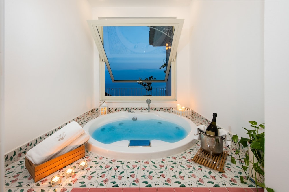 Romantic Suite, 1 King Bed, Hot Tub, Sea View - Photo 6