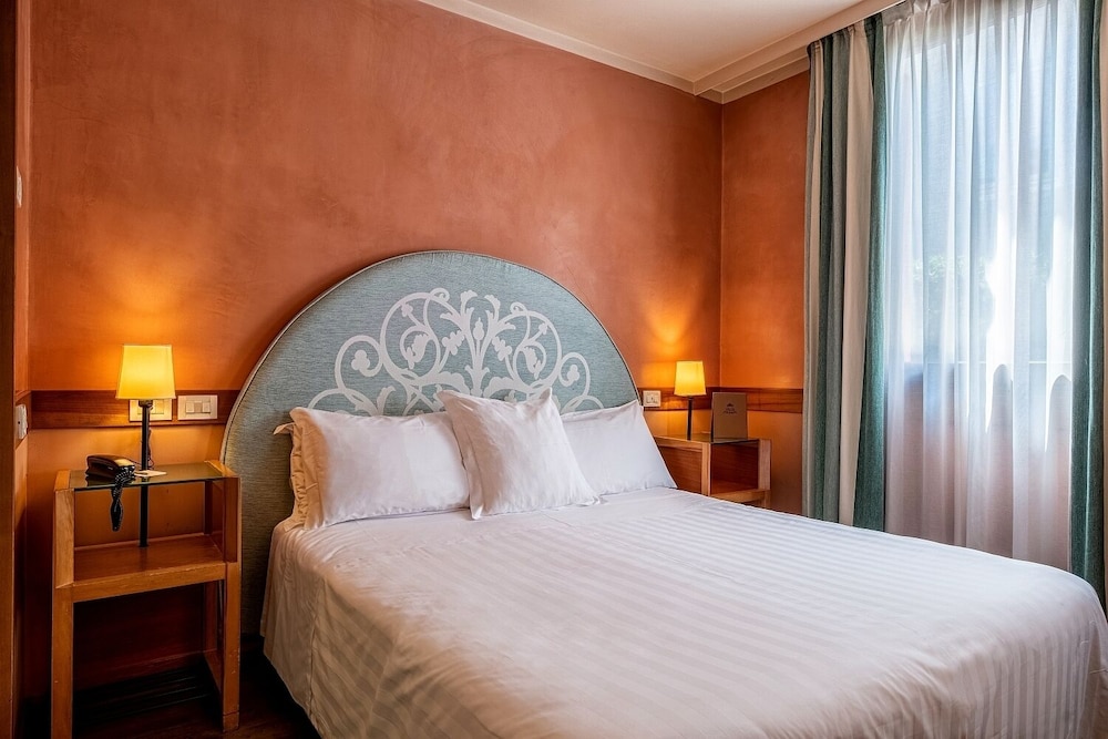 Double or Twin Room, Lagoon View - Photo 2