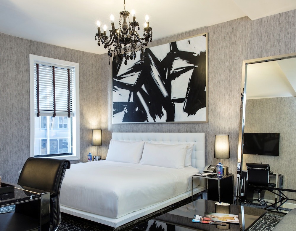 Deluxe Room, 1 King Bed photo 1